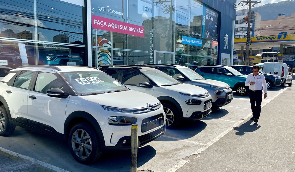 Concessionárias se preparam para descontos — Foto: Fabio Rossi / Agência O Globo