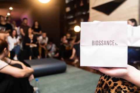 Camila Farnezi e Luciana Passoni comandaram a palestra Clean Beauty: a Beleza do Futuro, oferecida por Biossance