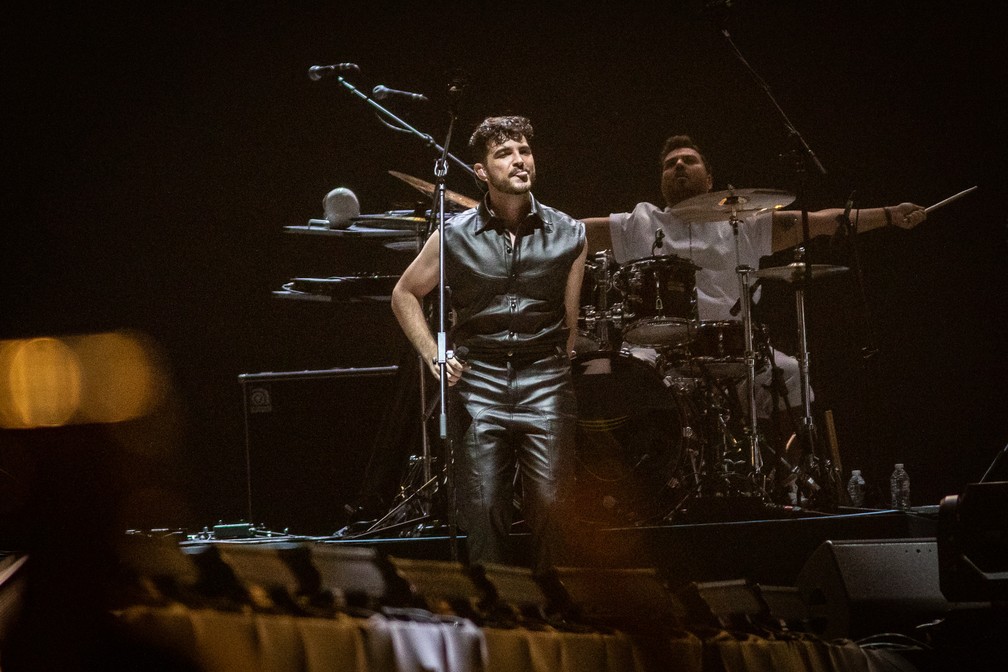 Jão durante show de abertura para o Maroon 5 em São Paulo — Foto: Fábio Tito/g1
