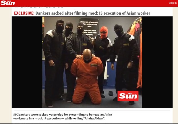 Funcionários do HSBC encenam uma das execuções do grupo radical Estado Islâmico (Foto: Reprodução/The Sun)