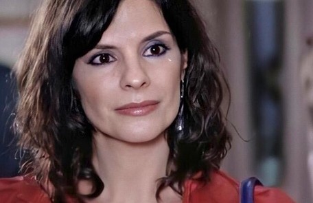 Na segunda-feira (7), Chiara (Helena Ranaldi) vai morrer no táxi de Vilma (Arlete Salles)