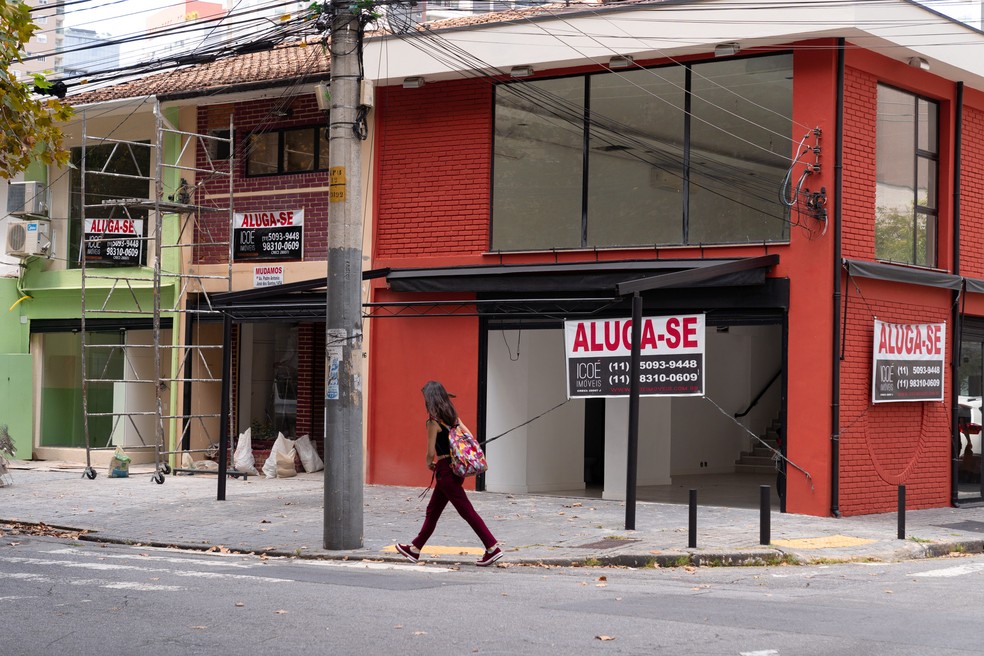 Vazias, lojas são oferecidas para aluguel na zona sul de São Paulo — Foto: Marcelo Brandt/G1