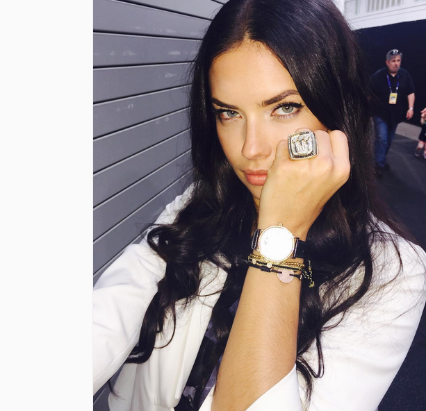 Adriana Lima: pronta para o Super Bowl (Foto: Instagram/Reprodução)