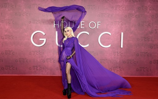 Lady Gaga arrasa na premiere de 'House of Gucci' com look transparente