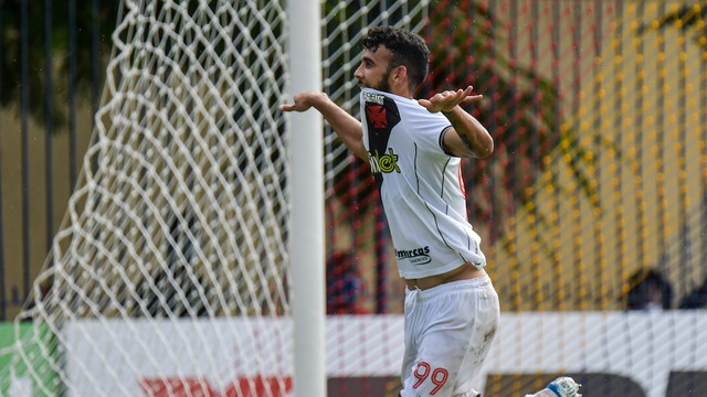 Getúlio comemora seu gol pelo Vasco contra o Madureira