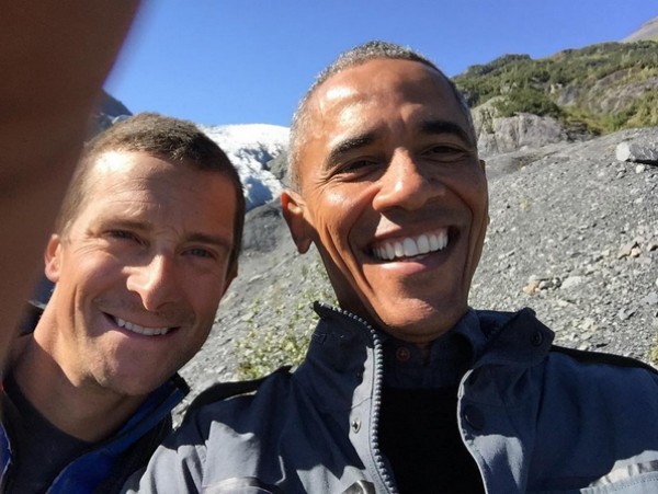 Obama com o apresentador britânico no Alasca (Foto: Reprodução/Instagram)