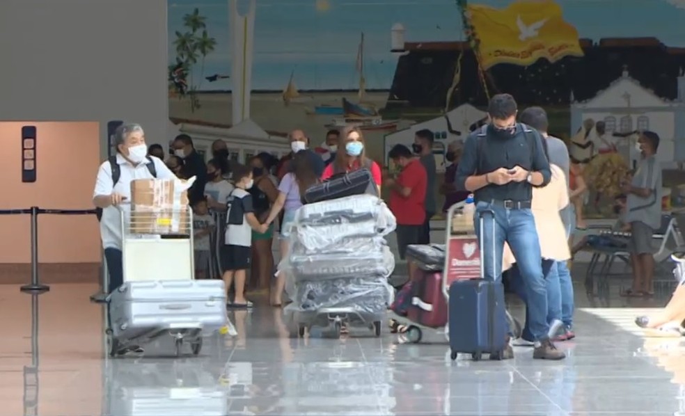 Passageiros no Aeroporto de Macapá durante a pandemia da Covid-19 — Foto: Rede Amazônica/Reprodução