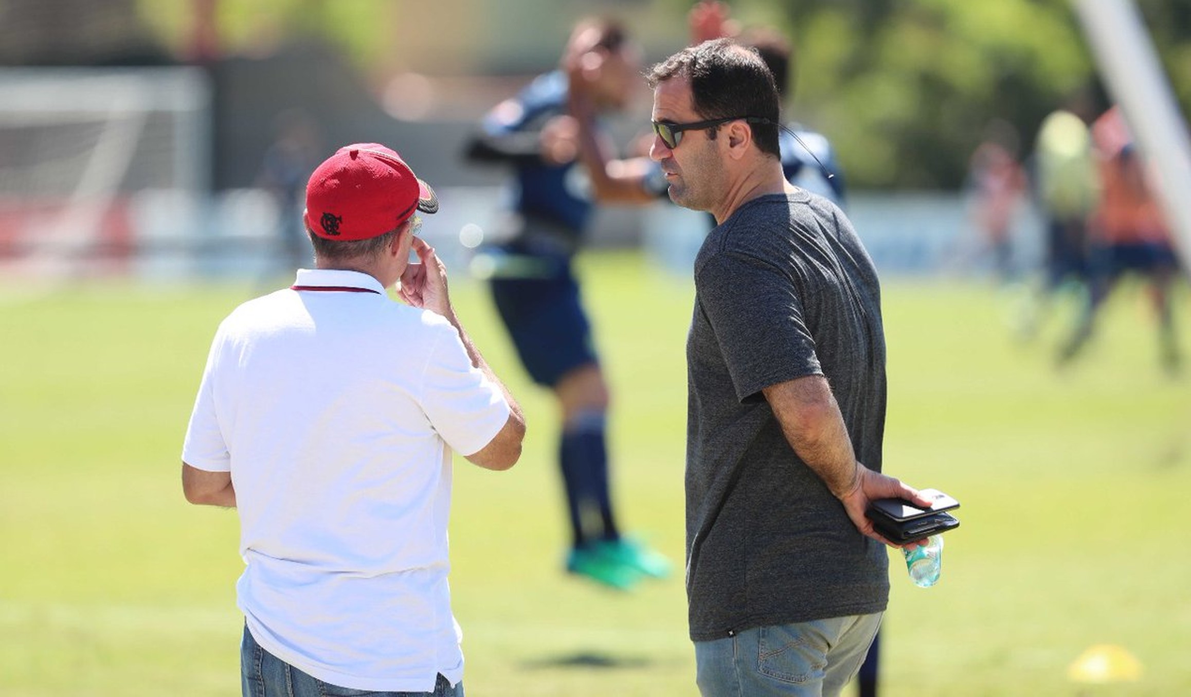 Lomba despista sobre técnico e reforça confiança em Barbieri e Noval