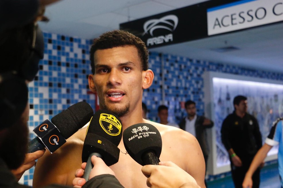 Rodriguez concede entrevista após a vitória sobre o Atlético-MG — Foto: Eduardo Moura 