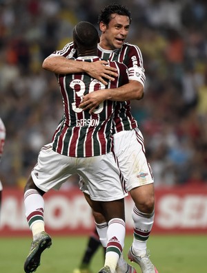 comemoração fred abraça gerson fluminense x são paulo (Foto: André Durão)