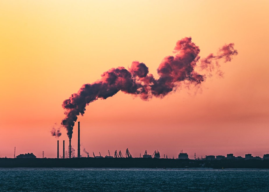 Emissões saindo de fábrica; aquecimento global; efeito estufa