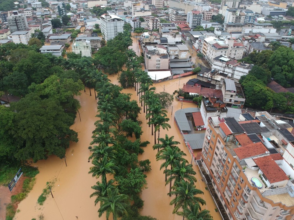 Cataguases fica inundada após chuvas — Foto: Reprodução/Redes Sociais