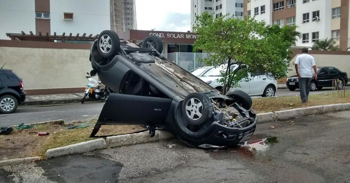 G1 Condutor Perde Controle Da Direção E Carro Capota Em Aracaju Notícias Em Sergipe 4853