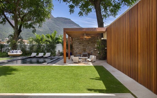 Casa Ganha Anexo Com Area Gourmet E Pergolado Abraca Arvore Preservada Casa E Jardim Arquitetura