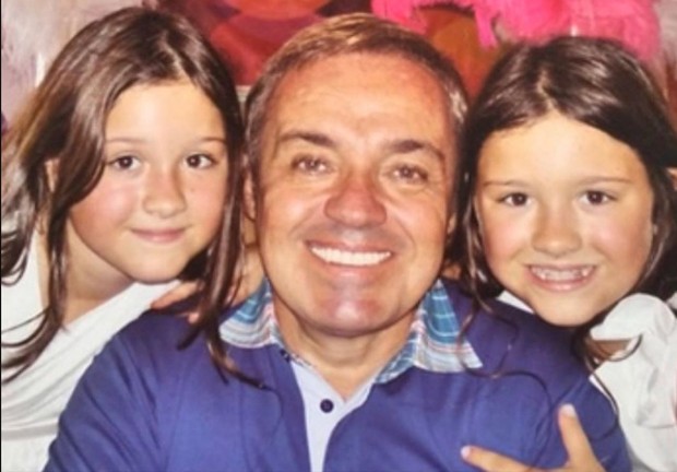 Gugu Liberato com as filhas gêmas, Marina e Sofia (Foto: Reprodução Instagram)