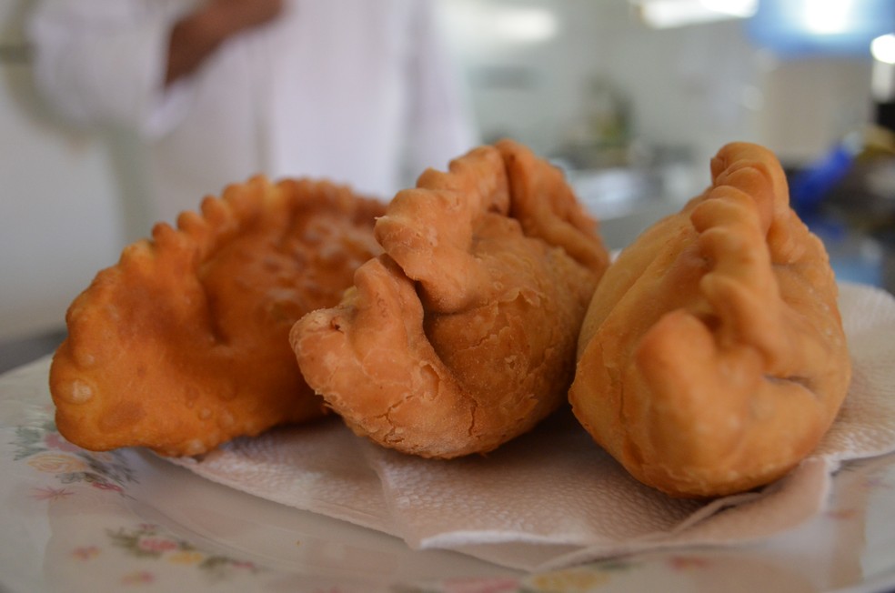 Queridinhas dos acreanos, a saltenha é uma receita com influência boliviana   — Foto: Tácita Muniz/G1