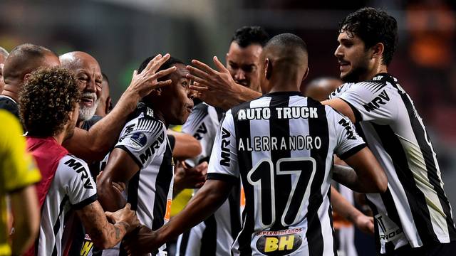 Jogaodres comemorando o gol de Elias, AtlÃ©tico-MG x La Equidad - Copa Sul-Americana