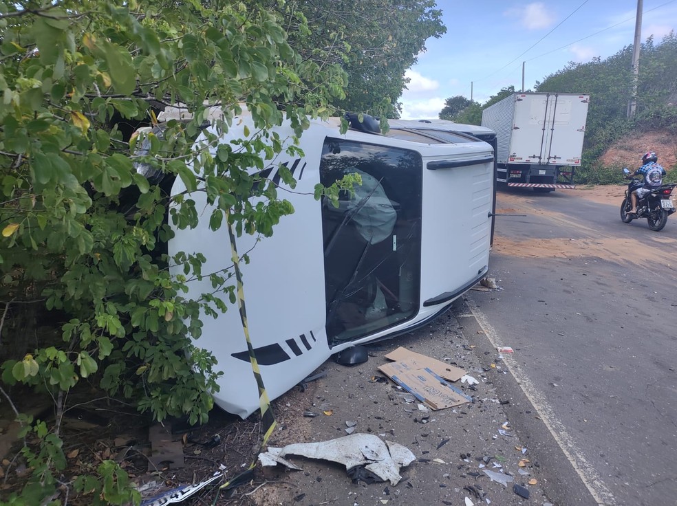 Condutor da Frontier não precisou de socorro médico após colisão com caminhão na AL-115 — Foto: BPRv