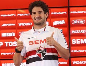 Vilaron fala que Pato teve dificuldade de se integrar com elenco corintiano