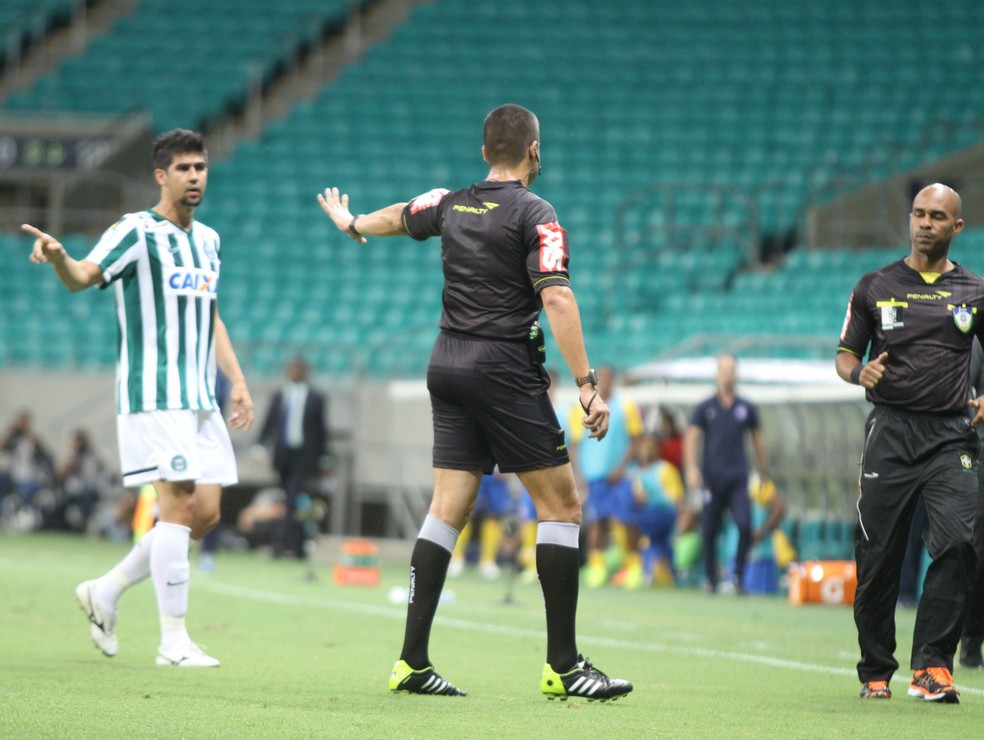 Francisco Carlos do Nascimento deve voltar a apitar no Alagoano — Foto: Divulgação/ Site oficial Coritiba