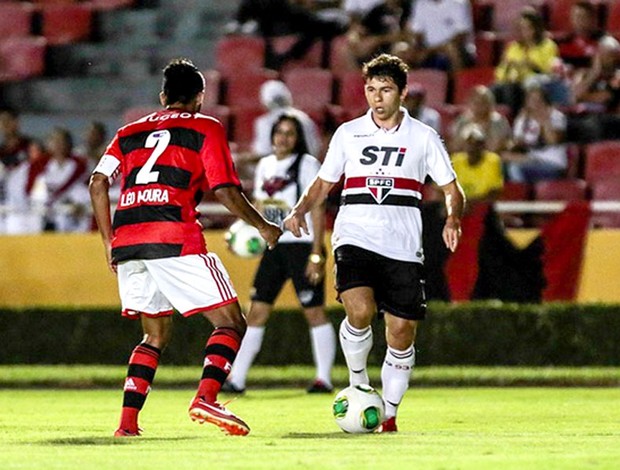 Novo cobrador de pênaltis, Léo Moura promete fazer quando for para valer