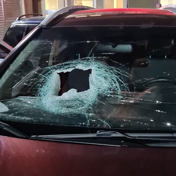 Polícia indicia por latrocínio suspeito de arremessar pedra e matar passageira de carro em Porto Alegre