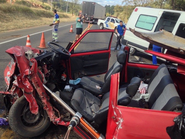 Acidente de trânsito deixa três feridos em Rodovia de São Pedro (Foto: Corpo de Bombeiros de São Pedro)