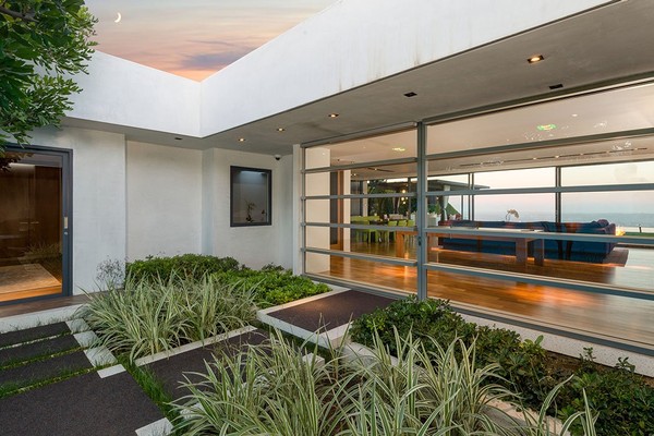 A mansão vendida pelo ator Matthew Perry por mais de 40 milhões de reais (Foto: Divulgação)