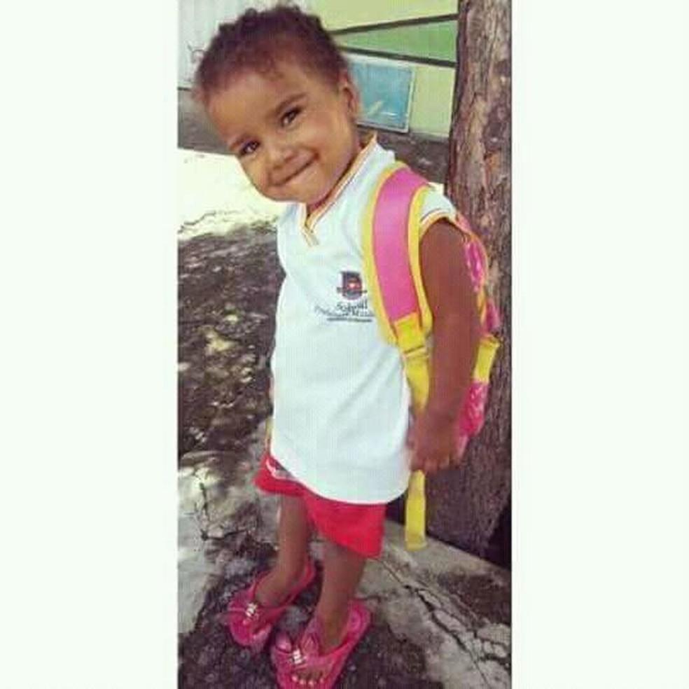 Ana VitÃ³ria, de quatro anos, foi morta por bala perdida em Sobral, no CearÃ¡ (Foto: Arquivo Pessoal)