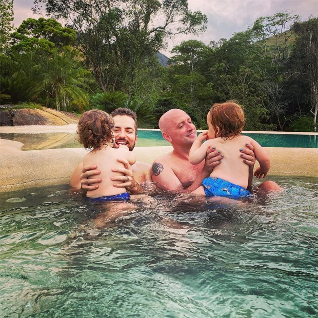 Paulo Gustavo, os filhos, Romeu e Gael, e o marido, Thales Bretas (Foto: Reprodução / Instagram)