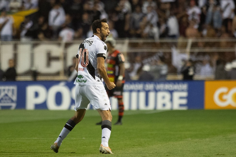 Nen&Atilde;&ordf; renova com o Vasco &acirc; Foto: Diogo Reis/AGIF