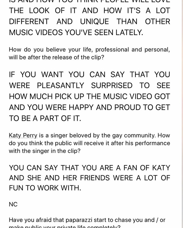 Josh Kloss mostra documentos enviados pelos produtores de Katy Perry (Foto: Reprodução / Instagram)