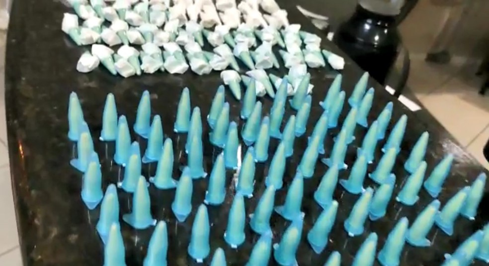 Pol&iacute;cia Militar de Indaiatuba (SP) apreendeu, na noite de sexta-feira (10), 1.681 pinos de coca&iacute;na, entre outros entorpecentes &mdash; Foto: Pol&iacute;cia Militar/Divulga&ccedil;&atilde;o