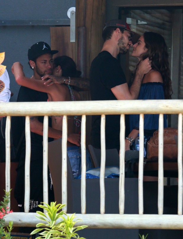 Bruna Marquezine e Neymar se despedem em Noronha (Foto: AgNews) Bruna Marquezine e Neymar se despedem em Noronha (Foto: AgNews)