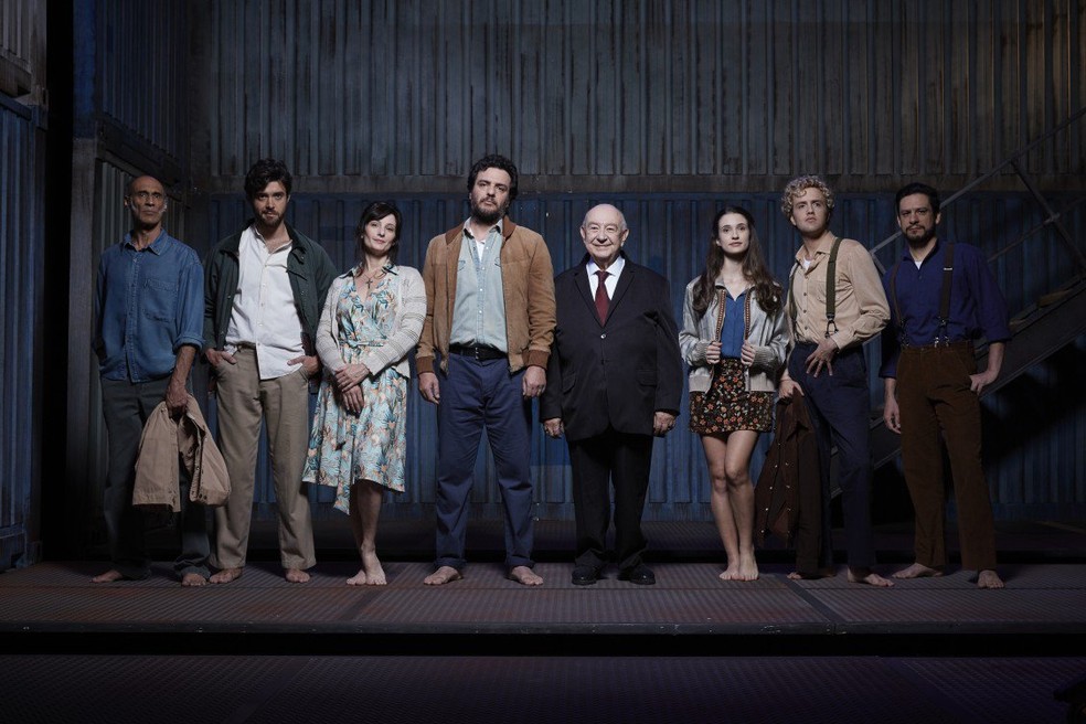 Elenco da peça "Um panorama visto da ponte" — Foto: Divulgação