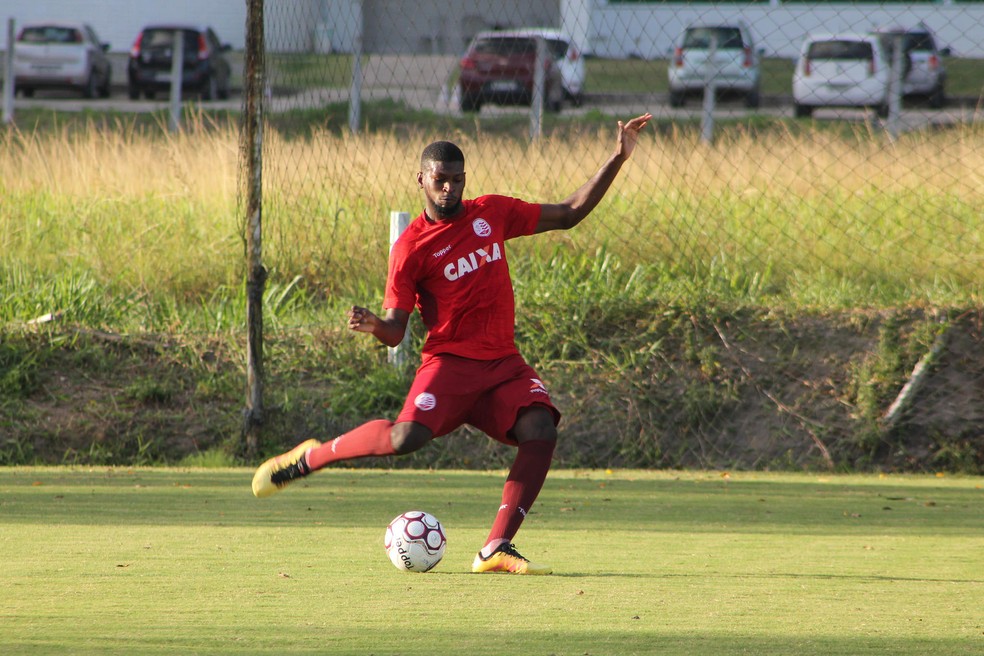 Depois do goleiro Jefferson, o zagueiro Rafael Ribeiro é o atleta da base mais aproveitado do elenco (Foto: Léo Lemos/ Náutico)