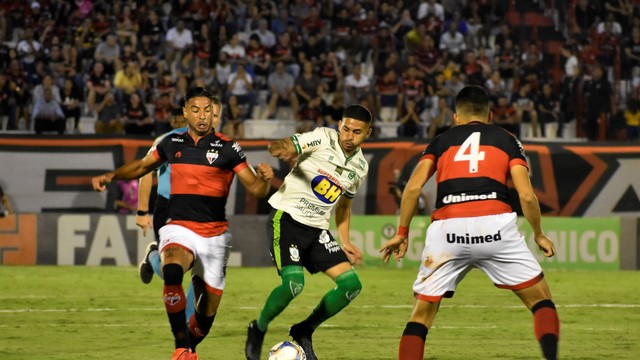 Atlético-GO sai na frente, mas América-MG arranca empate.