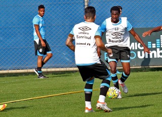 Recuperado de lesão, Negueba é confirmado em delegação do Grêmio