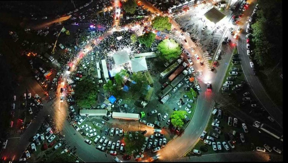 Em Cuiabá, manifestantes fizeram carreata na BR-070.  — Foto: Cedida