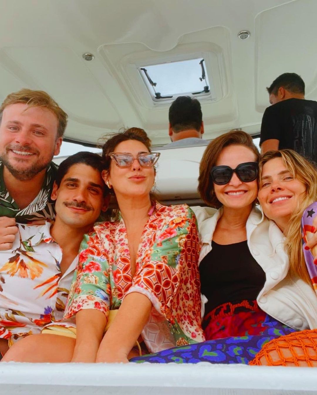 Fernanda Paes Leme comemorou o noivado ao lado de amigos (Foto: Reprodução/Instagram)