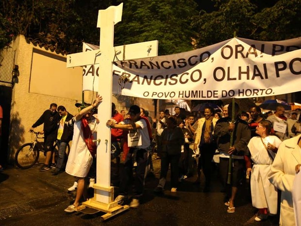 Protesto ocupava Rua Von Martius às 19h35 (Foto: Ardilhes Moreira /G1)