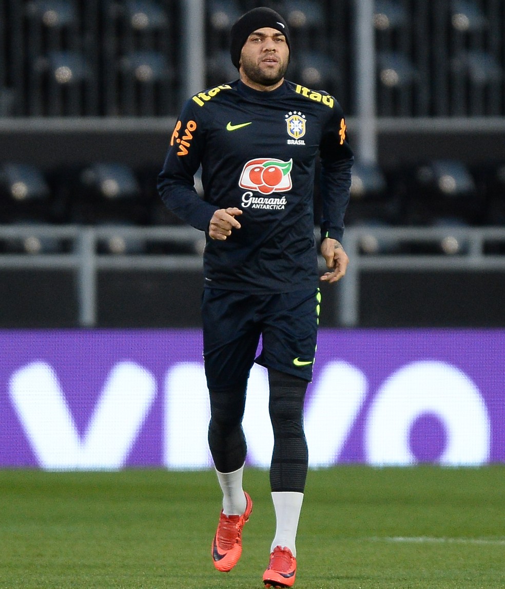 Daniel Alves será o capitão da Seleção contra a Inglaterra (Foto: Pedro Martins / MoWA Press)