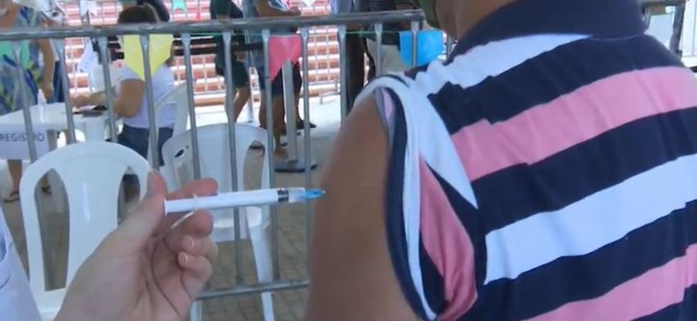 Saúde continua vacinação de pessoas a partir dos 35 anos em Rio Branco — Foto: Reprodução Rede Amazônica