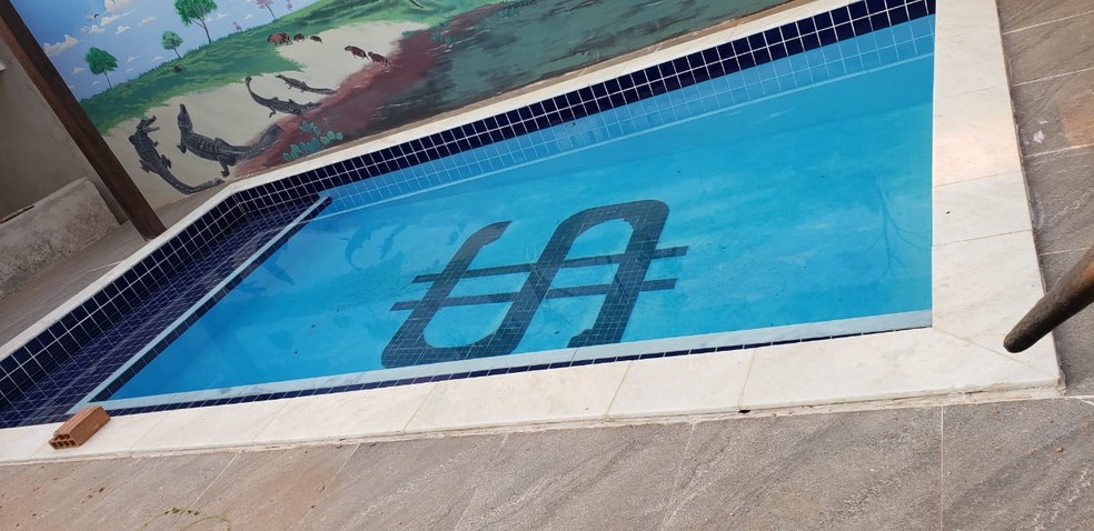Suspeito De Matar Padrasto Em Mt Ostentava Casa Com Cerca Eletrica Cameras E Piscina Com Cifrao Mato Grosso G1