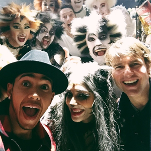 Lewis Hamilton, Nicole Scherzinger e Tom Cruise na peça "Cats" (Foto: Reprodução) Lewis Hamilton, Nicole Scherzinger e Tom Cruise na peça "Cats" (Foto: Reprodução)