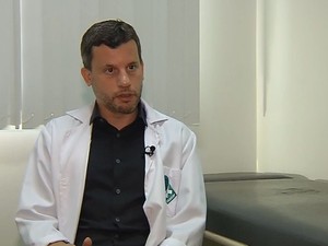Infectologista de Botucatu acompanha garotas de programa (Foto: Reprodução / TV TEM) Infectologista de Botucatu acompanha garotas de programa (Foto: Reprodução / TV TEM)