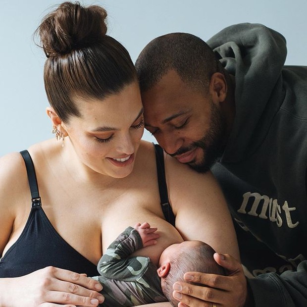 Ashley Graham posa com marido e filho (Foto: Reprodução/Instagram)