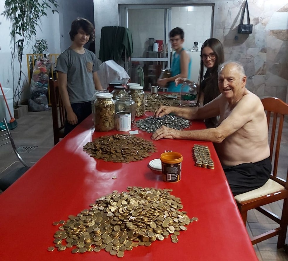 Nathalino e a fam�lia � Foto: Arquivo pessoal