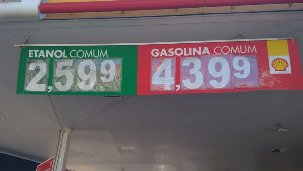 Posto de combustíveis de Campinas com gasolina comum a R$ 4,399 nesta quarta-feira (5) (Foto: Victória Cócolo/G1)