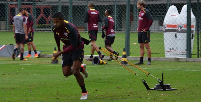 Em treino, São Paulo repete base do time que venceu Santa Cruz